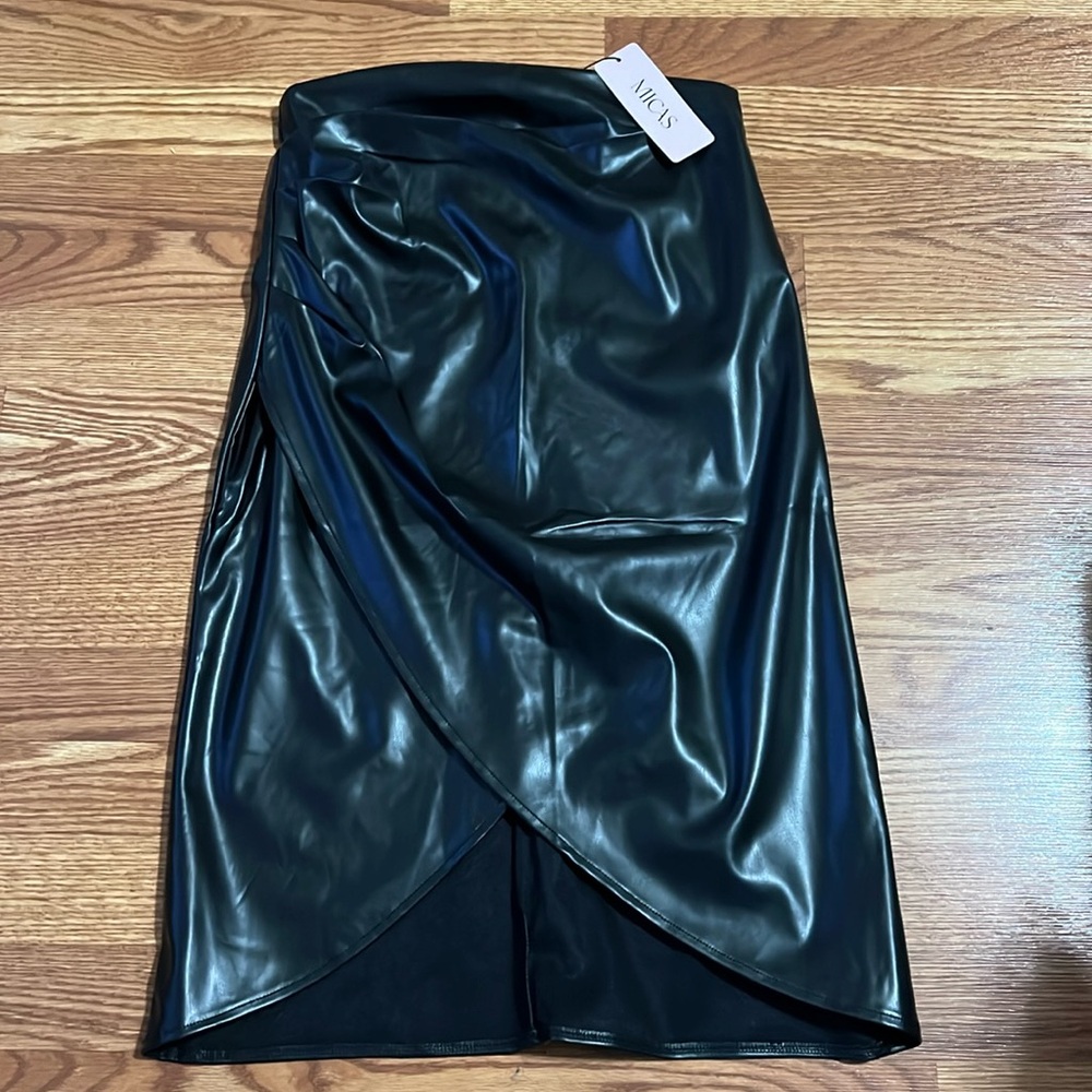 NWT MICAS SIZE SMALL LEATHER FAUX SKIRT